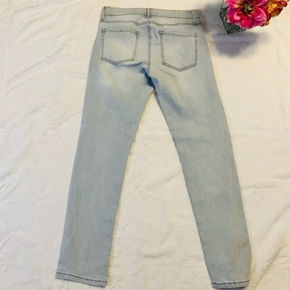 Lazer Pointe light wash men’s jeans